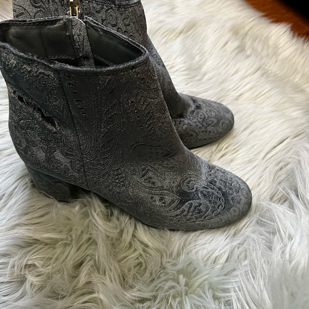 Ziggi Soho Green Velvet Boots